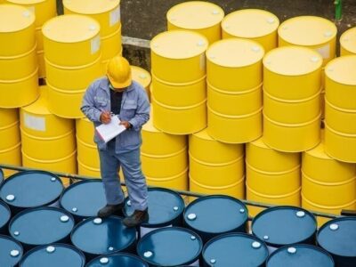 قیمت جهانی نفت فرو ریخت / ترافیک نفتکشها در تنگه هرمز عادی شد