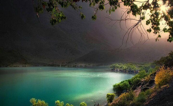 گردشگری بیضابطه زخمی بر پیکر نگین آبی زاگرس نگین فیروزهای زاگرس در معرض تهدید؛ گردشگری بیضابطه زخم بر پیکر گهر