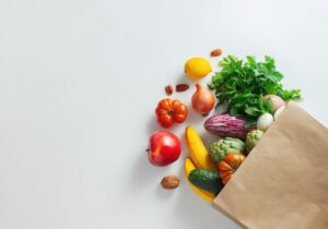 بحران تغذیه کودکان؛ گزارش جدید: میوه و سبزی در سفره بچهها غایب است