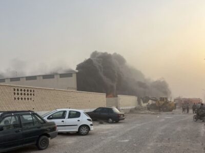 پایان ۴ ساعت عملیات نفسگیر برای مهار آتشسوزی واحد تولیدی آرانوبیدگل