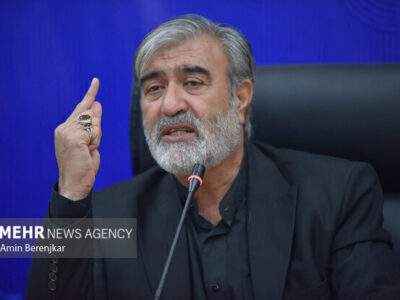 ابراهیم عزیزی خطاب به دشمن: با ترس و وحشت منتظر باشید!