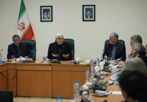 عارف: حل مسائل فرهنگی با بخشنامه پیش نمیرود