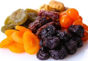 بهترین زمان خوردن آلو خشک برای رفع یبوست و بهتر شدن وضعیت گوارش