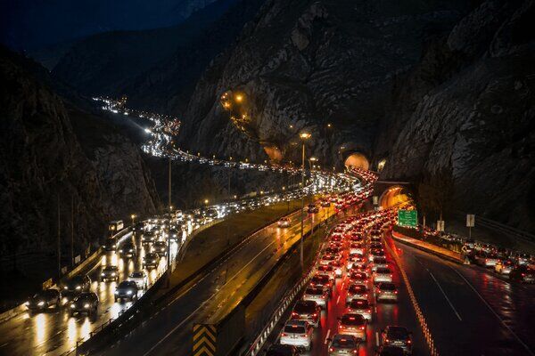 ترافیک سنگین در برخی محورهای مواصلاتی کشور| محورهای شمالی فاقد مداخلات جوی ترافیک سنگین در برخی محورهای مواصلاتی کشور| محورهای شمالی فاقد مداخلات جوی