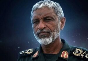 دریادار عظمایی: گلوی جهانخواران را رها نخواهیم کرد