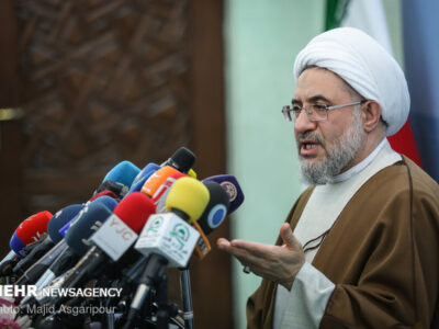 آیتالله اراکی: نمیتوان از حمایت مظلومان گفت و در جشن ظالمان شرکت کرد