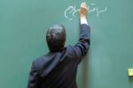بعد از ۱۵ سال معلمی هنوز اجارهنشین هستم / خواستم برای بچهام بستنی بخرم اندازه آن هم پول در کارتم نبود / کارگر با ۱۲ ساعت کار حقوقی کمتر از معلم دارد