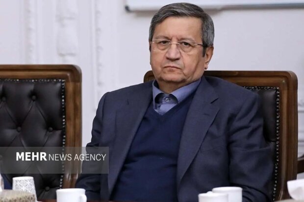 سیاست ۱۰ هزار دلاری زیر تیغ مجلس؛ مهار بازار یا تحریک تقاضا؟ سیاست ۱۰ هزار دلاری زیر تیغ مجلس؛ مهار بازار یا تحریک تقاضا؟