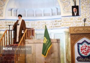 علم الهدی:دشمن درصدد انتقال جنگ به عرصههای اقتصادی و فرهنگی است