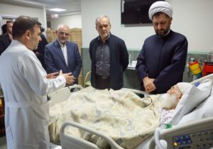 عیادت پزشکیان از حضرت آیتاللهالعظمی نوری همدانی